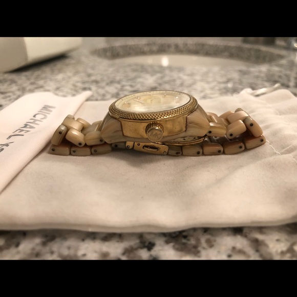 Michael Kors Watch - Picture 3 of 8